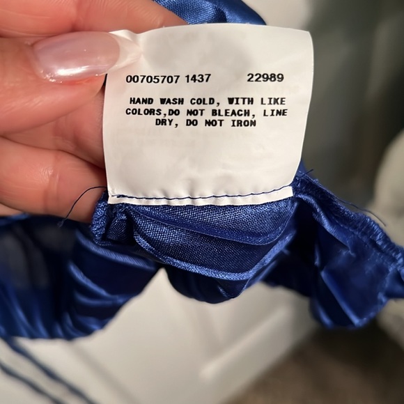 Beautiful blue shiny tank top with beaded halter detail - Picture 5 of 5